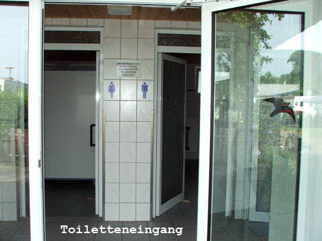 Toiletteneingang